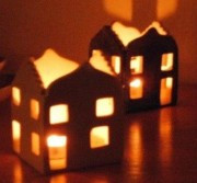 Weihnachtliche Dekoration: Modell Holländerhaus aus Seifenstein mit Teelicht